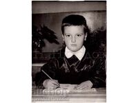 LARGE OLD PHOTO OF A STUDENT IN THE CLASSROOM D464