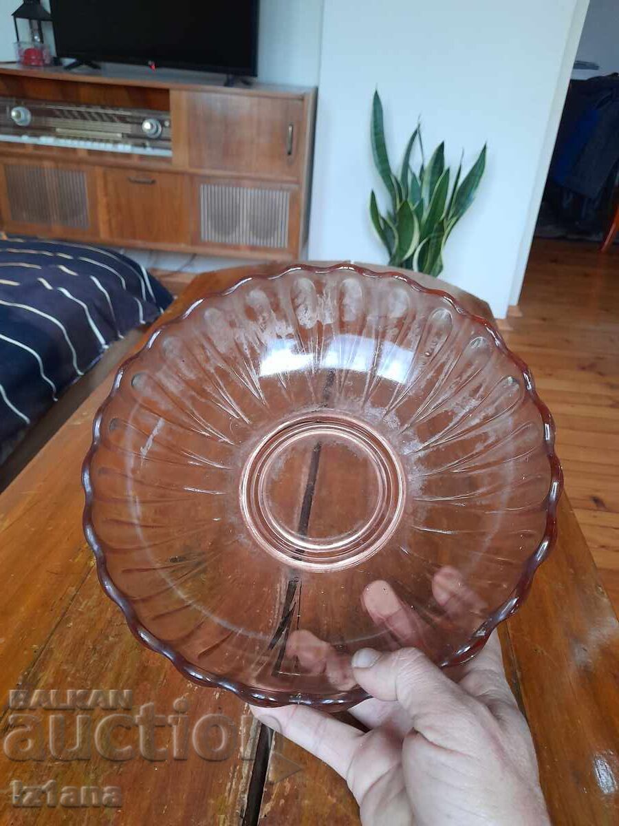 Delivery of Old glass fruit bowl Delivery of Old glass fruit bowl