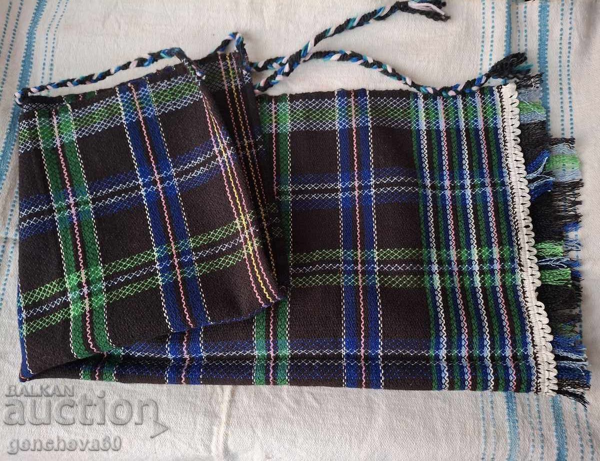 Livrarea Costum autentic șorț și mesaj