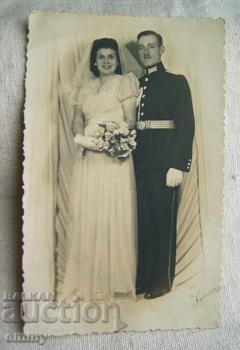 Photo military uniform, newlyweds