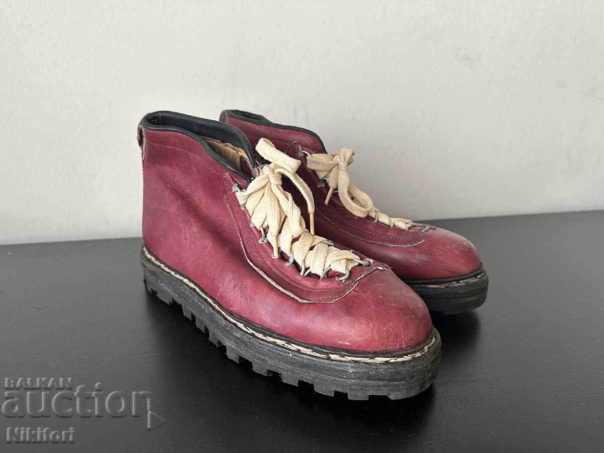 Soc Tourist Shoes Sportprom Mountaineering with price 75.00 BGN | € 38.35 Soc Tourist Shoes Sportprom Mountaineering with price 75.00 BGN | € 38.35