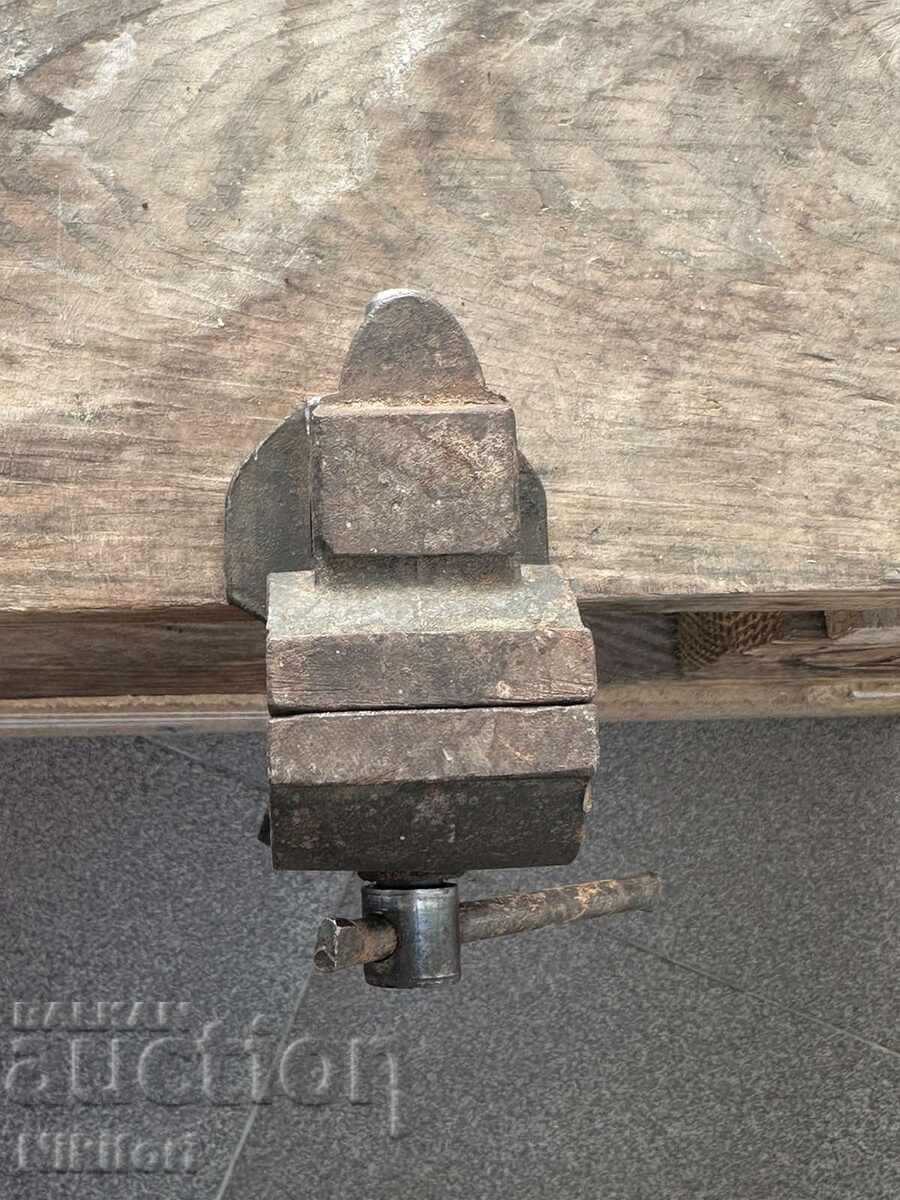 Delivery of Small Jeweler's Vise for Watchmakers Delivery of Small Jeweler's Vise for Watchmakers