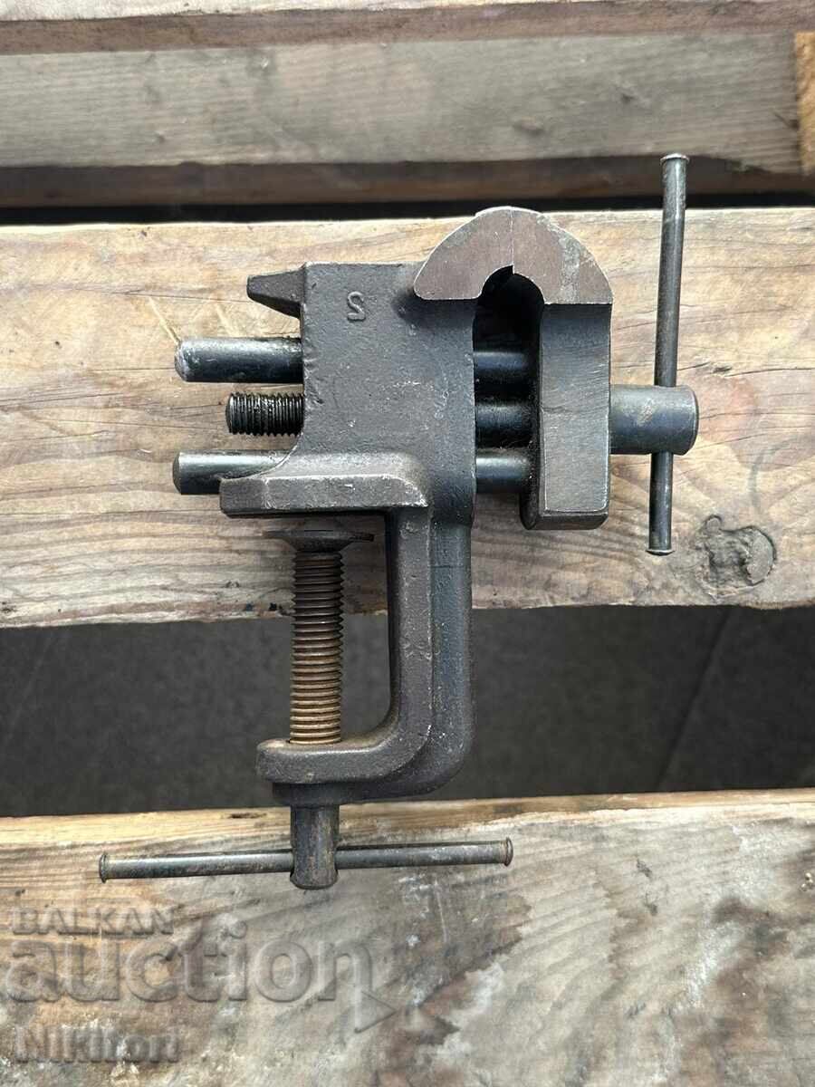 Μικρή μέγγενη κοσμημάτων για ωρολογοποιούς με τιμή 48.00 BGN | € 24.54 Μικρή μέγγενη κοσμημάτων για ωρολογοποιούς με τιμή 48.00 BGN | € 24.54