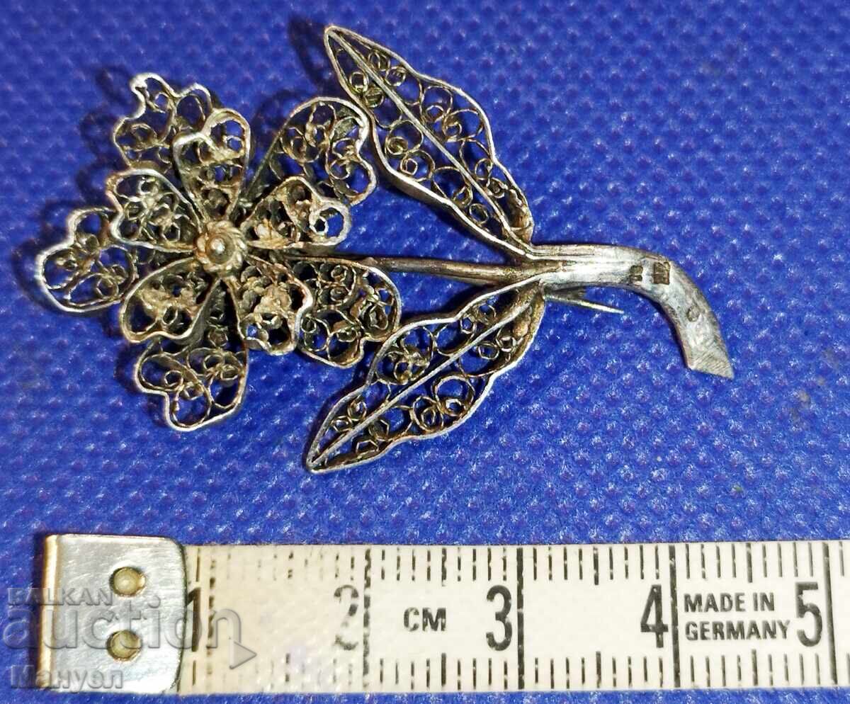 Delivery of Antique silver brooch - filigree. Delivery of Antique silver brooch - filigree.