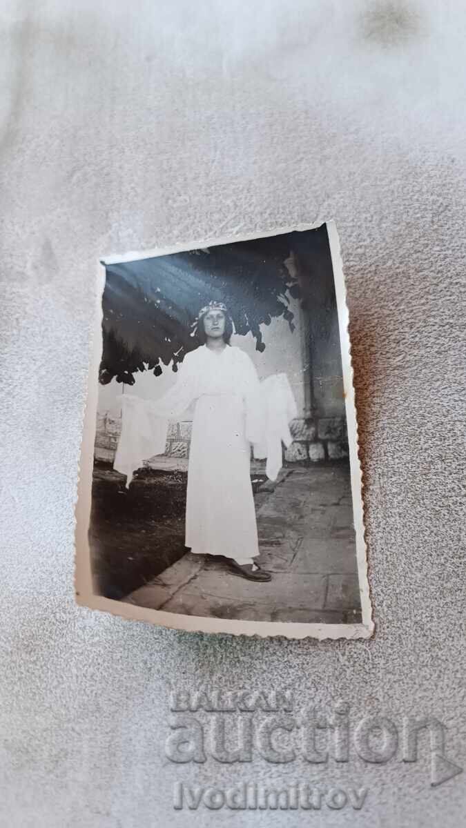 Photo Bezhanovo Young girl in a white dress Photo Bezhanovo Young girl in a white dress