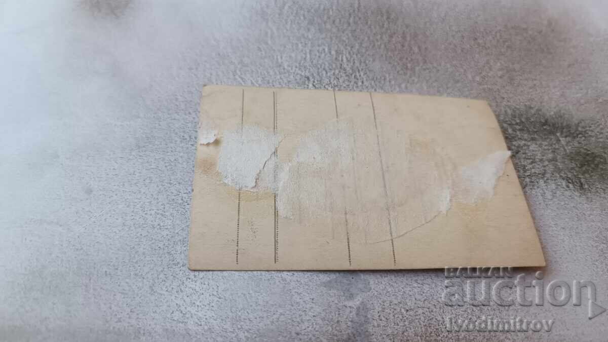 Φωτογραφία Νεαρό κορίτσι με παραδοσιακή ενδυμασία στο πεζοδρόμιο με τιμή 1.65 BGN | € 0.84 Φωτογραφία Νεαρό κορίτσι με παραδοσιακή ενδυμασία στο πεζοδρόμιο με τιμή 1.65 BGN | € 0.84