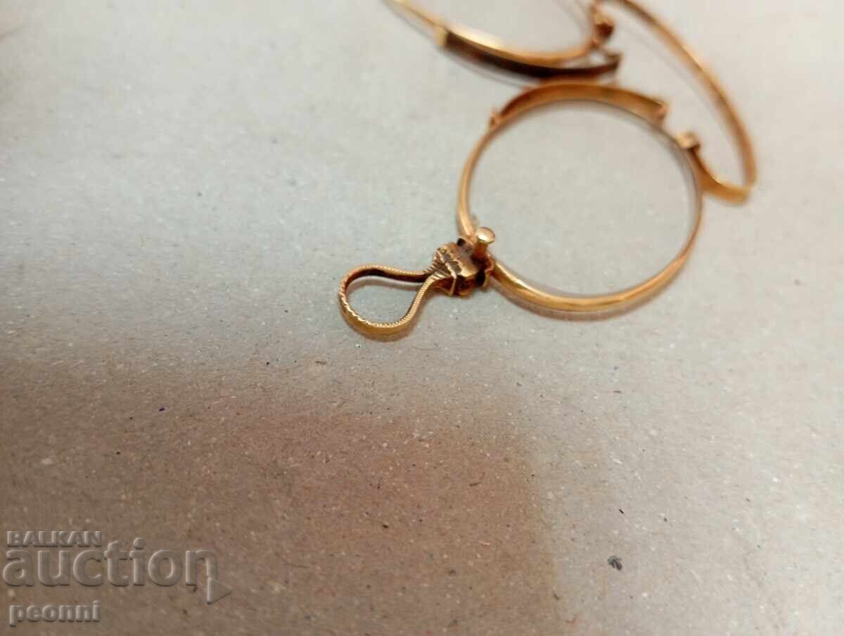 Auction 18 karat gold pince-nez from the 19th century. Auction 18 karat gold pince-nez from the 19th century.