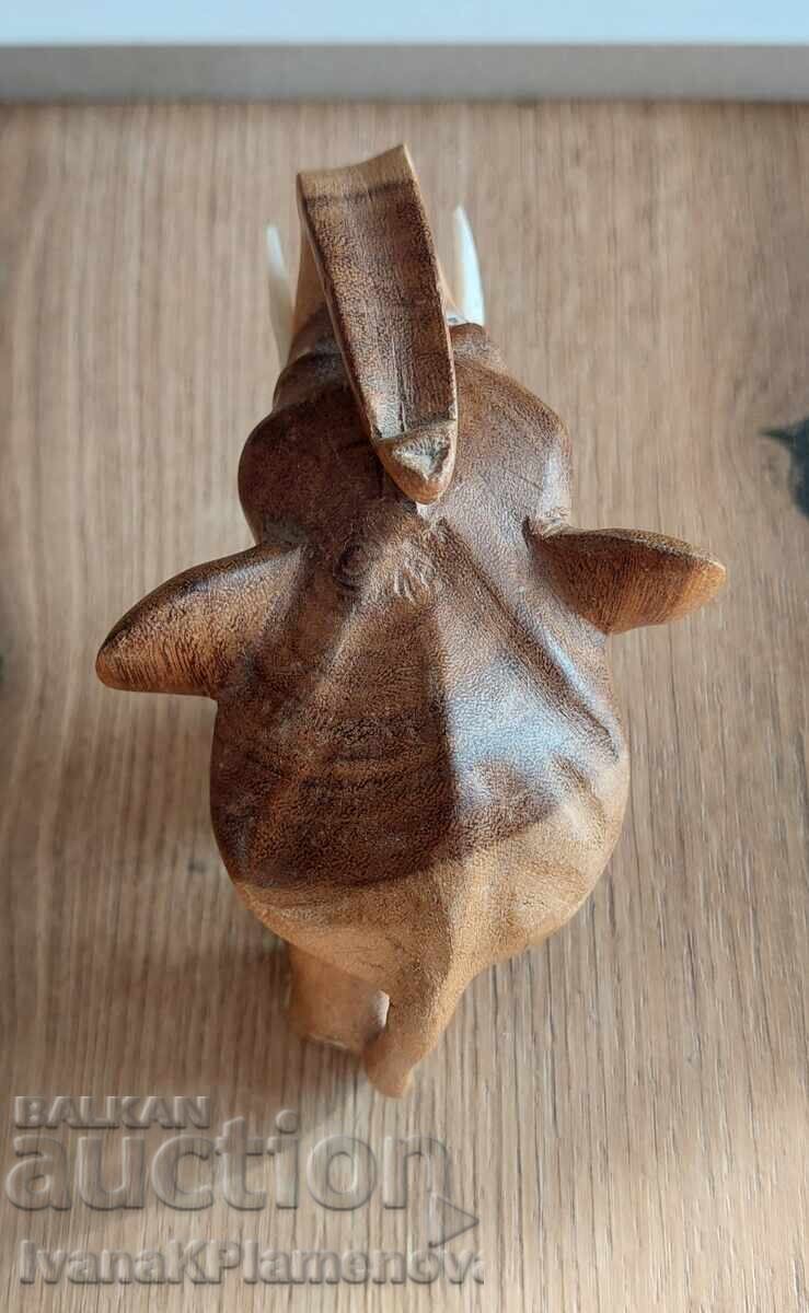 Livrarea Figurină sculptată în lemn pentru colecționari Livrarea Figurină sculptată în lemn pentru colecționari