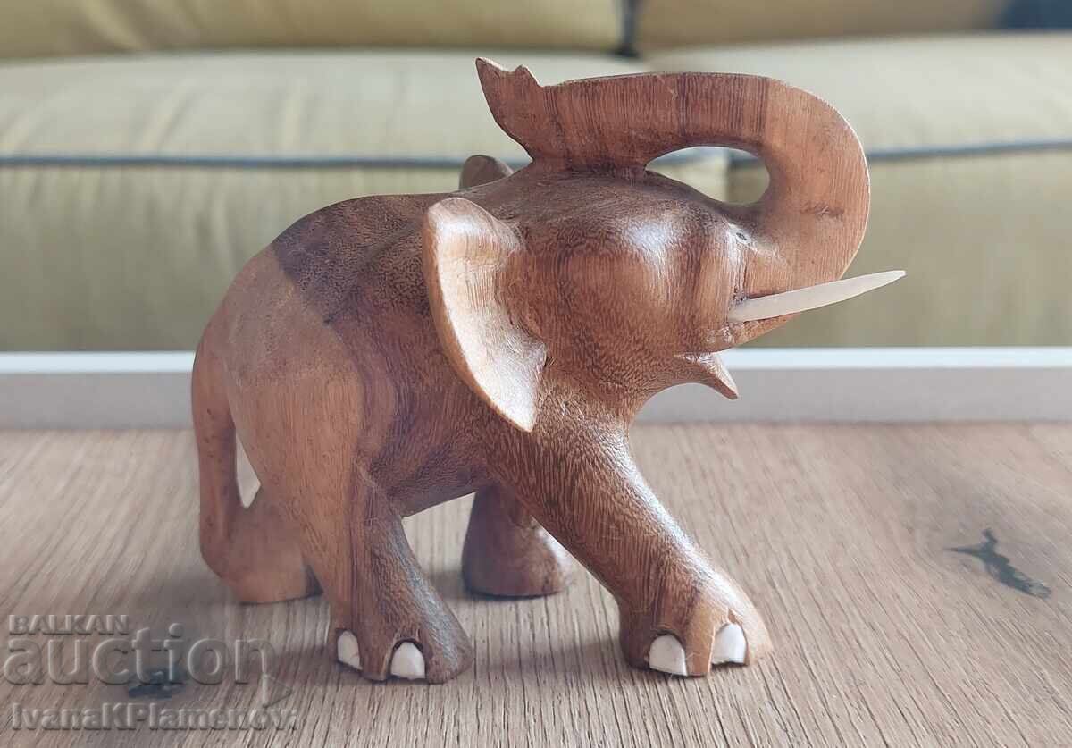 Figurină sculptată în lemn pentru colecționari