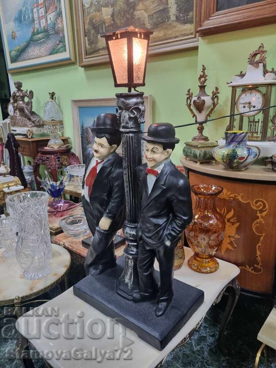 Lampă mare de statuetă cu figuri antice cu preț 449.00 BGN | € 229.57 Lampă mare de statuetă cu figuri antice cu preț 449.00 BGN | € 229.57
