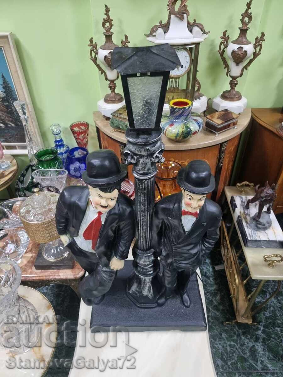 Livrarea Lampă mare de statuetă cu figuri antice Livrarea Lampă mare de statuetă cu figuri antice