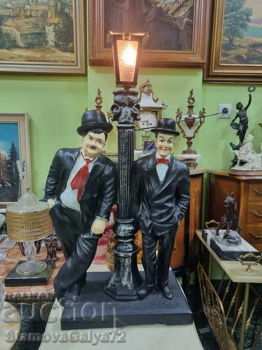 Lampă mare de statuetă cu figuri antice Lampă mare de statuetă cu figuri antice