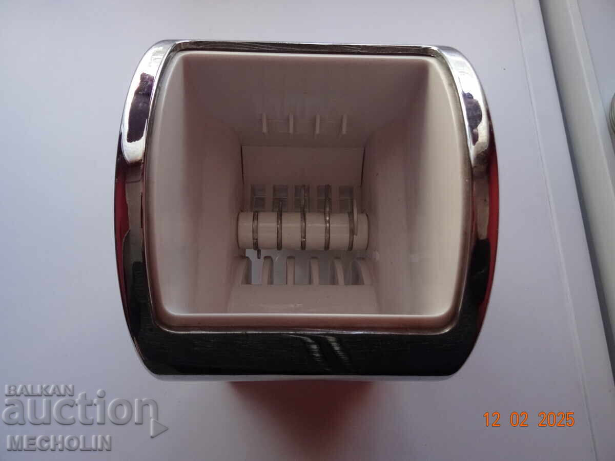 MECHANICAL ICE CRUSHER with price 50.00 BGN | € 25.56 MECHANICAL ICE CRUSHER with price 50.00 BGN | € 25.56