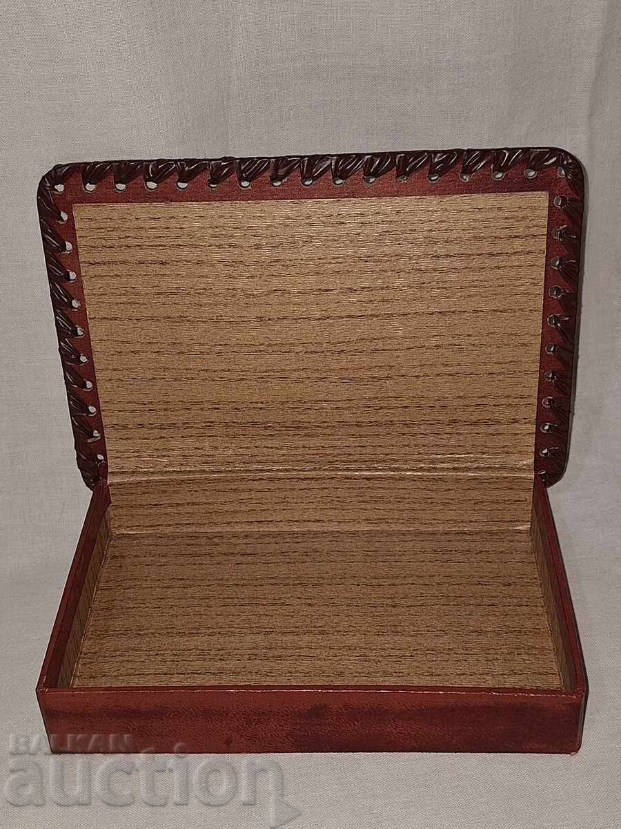 Old leather box - 6