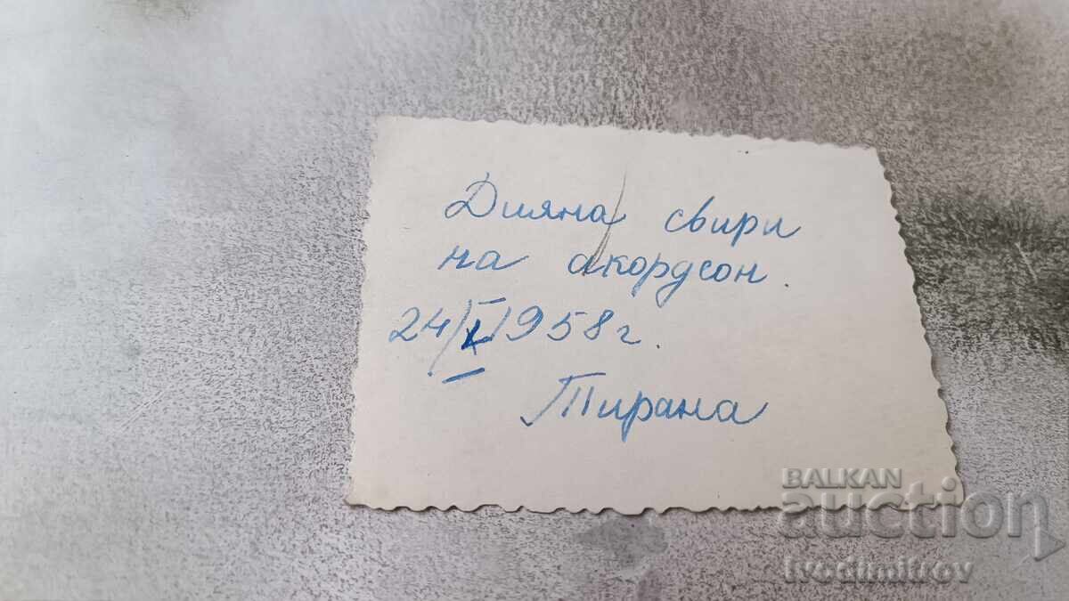 Foto Tirana Fetiță cântând la acordeon 1958 cu preț 1.65 BGN | € 0.84 Foto Tirana Fetiță cântând la acordeon 1958 cu preț 1.65 BGN | € 0.84