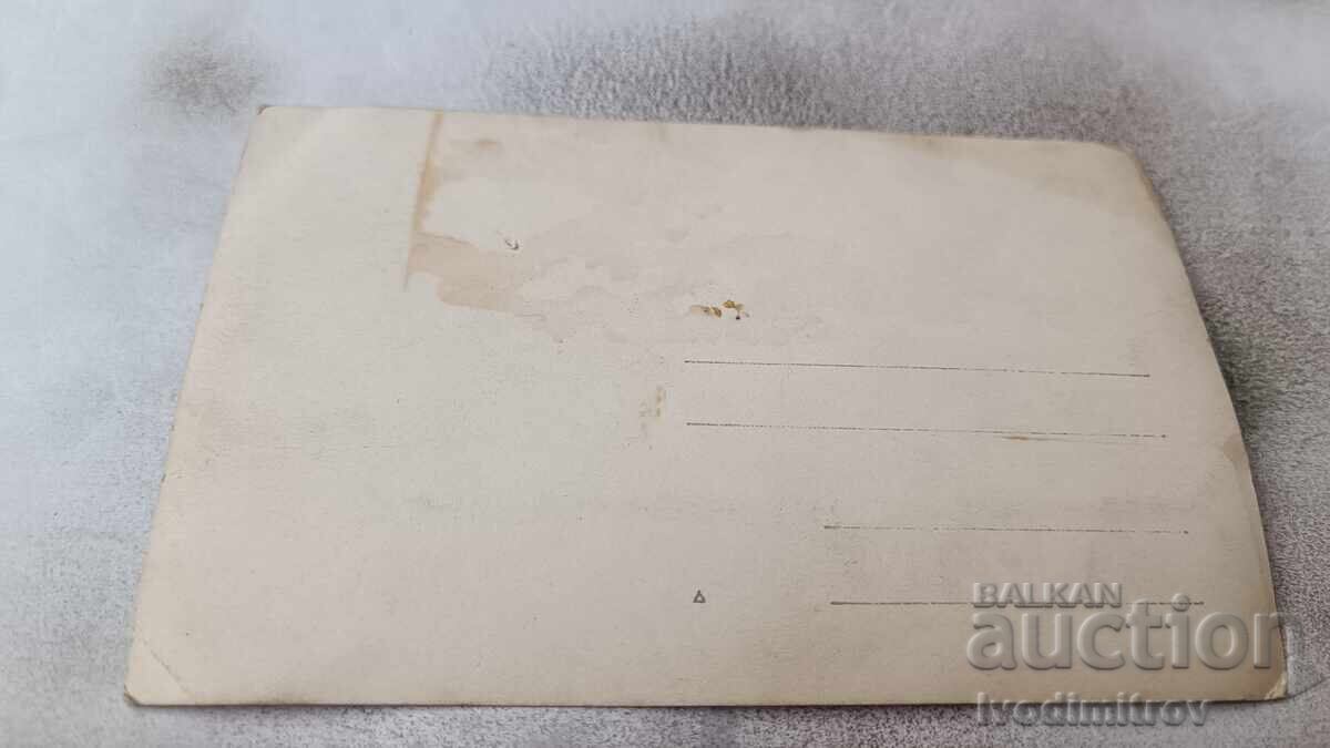 Φωτογραφία Νεαροί άνδρες και δύο αγόρια στο ποτάμι με τιμή 2.65 BGN | € 1.35 Φωτογραφία Νεαροί άνδρες και δύο αγόρια στο ποτάμι με τιμή 2.65 BGN | € 1.35