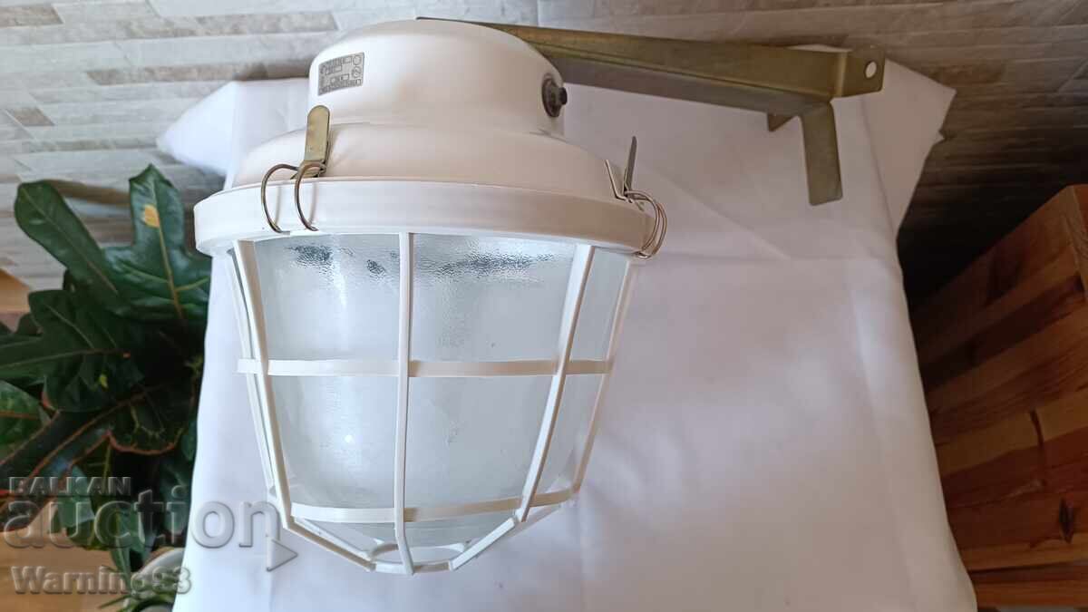 Аукцион Комплект индустриални лампи - IP54 - Made in Czechoslovakia