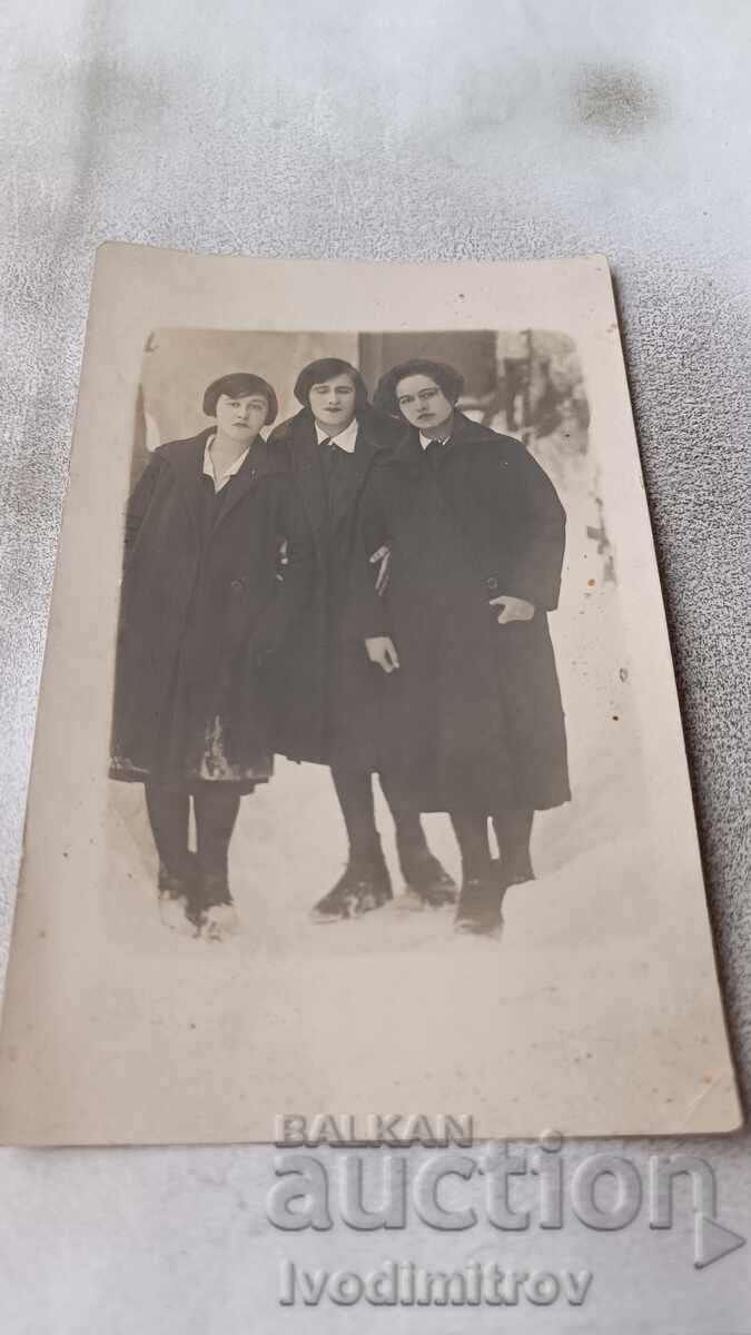 Photo Three young girls in winter Photo Three young girls in winter