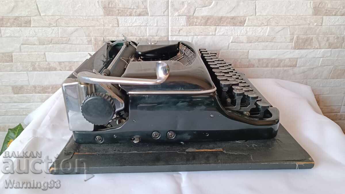 Auction Old typewriter Erika 11 - Made in Germany - 1955 Auction Old typewriter Erika 11 - Made in Germany - 1955