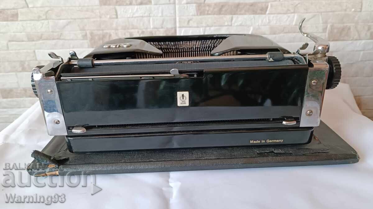 Delivery of Old typewriter Erika 11 - Made in Germany - 1955 Delivery of Old typewriter Erika 11 - Made in Germany - 1955