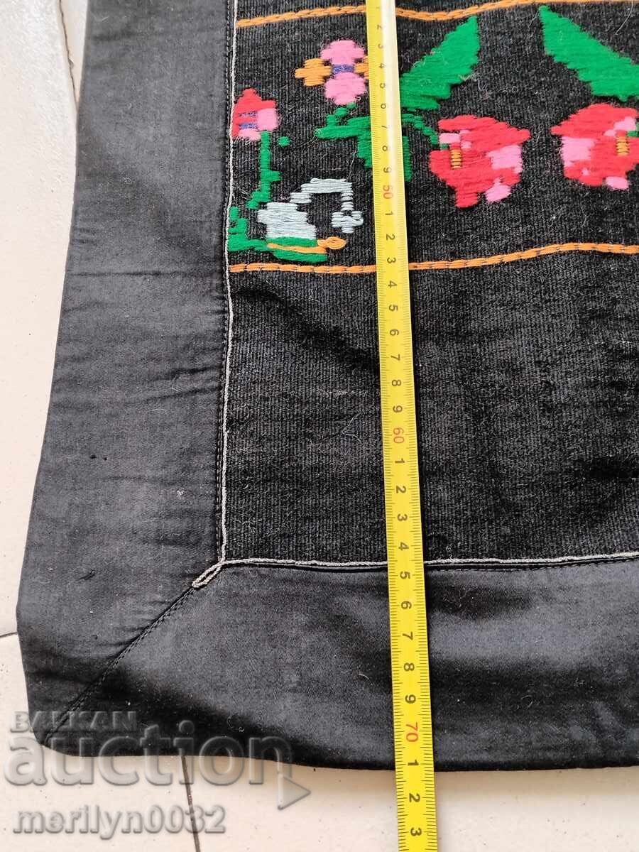 Auction  Old apron tinsel embroidery, costume, cloth