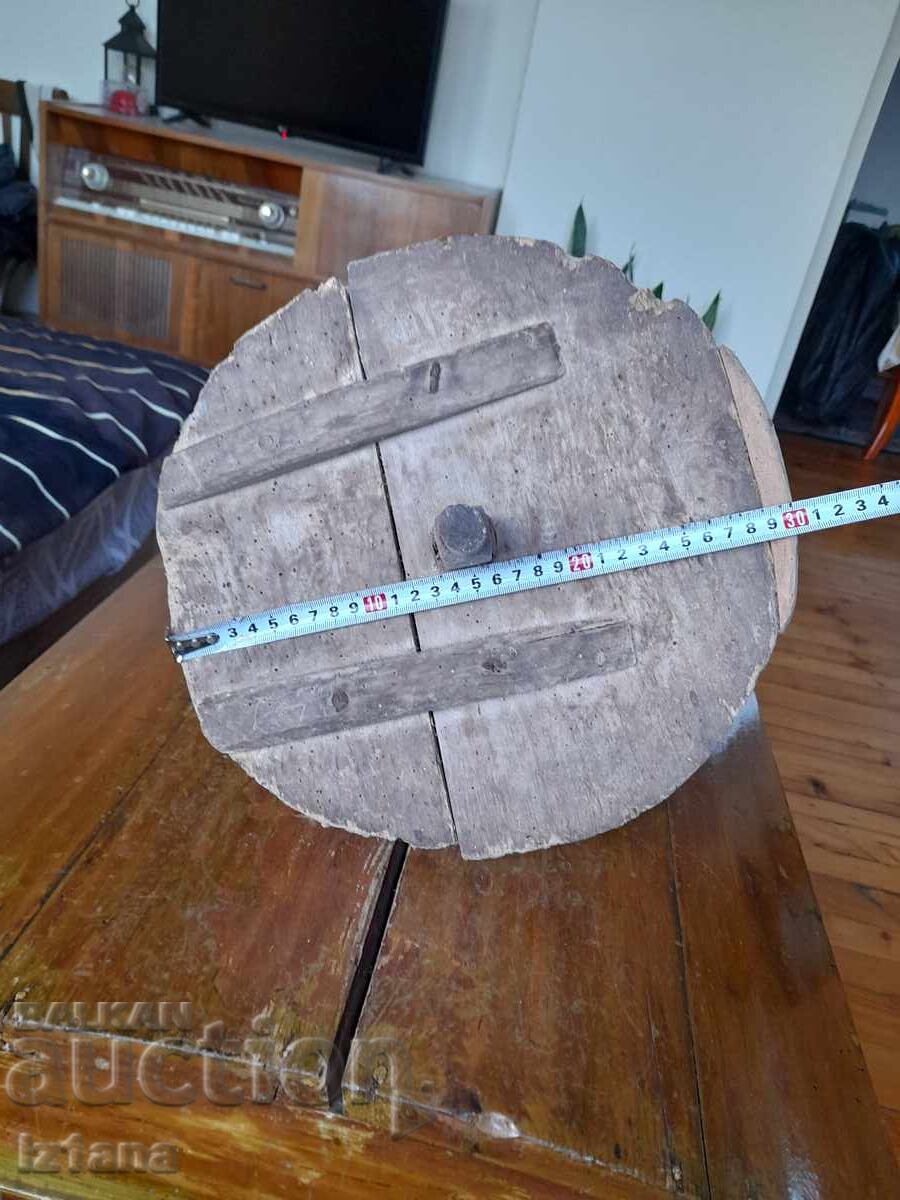 Licitație Roată veche din lemn Licitație Roată veche din lemn