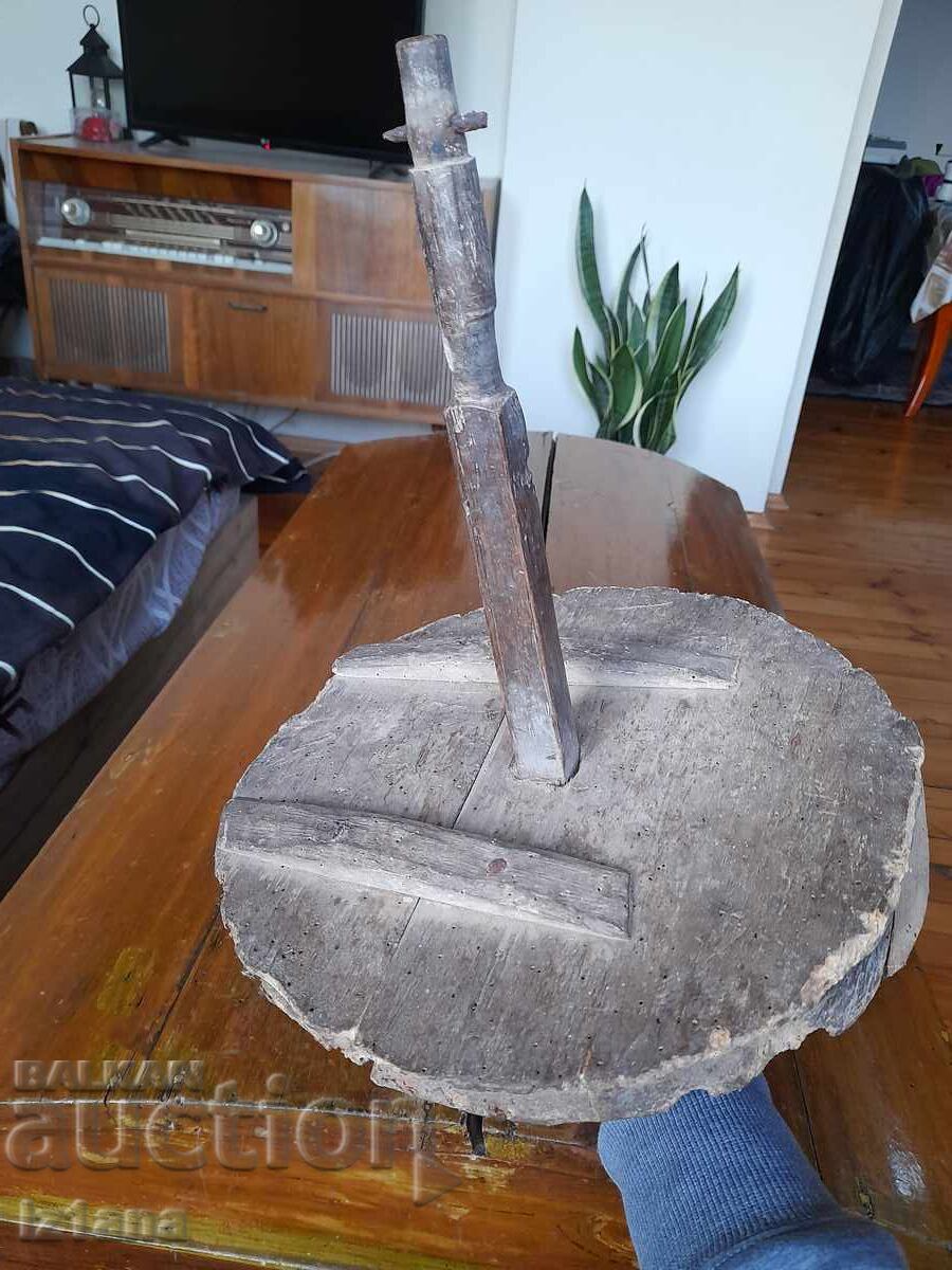 Livrarea Roată veche din lemn Livrarea Roată veche din lemn