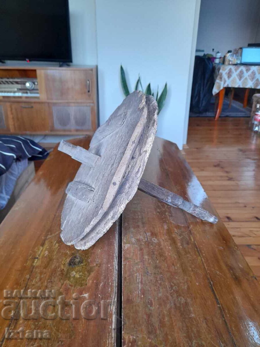 Roată veche din lemn Roată veche din lemn