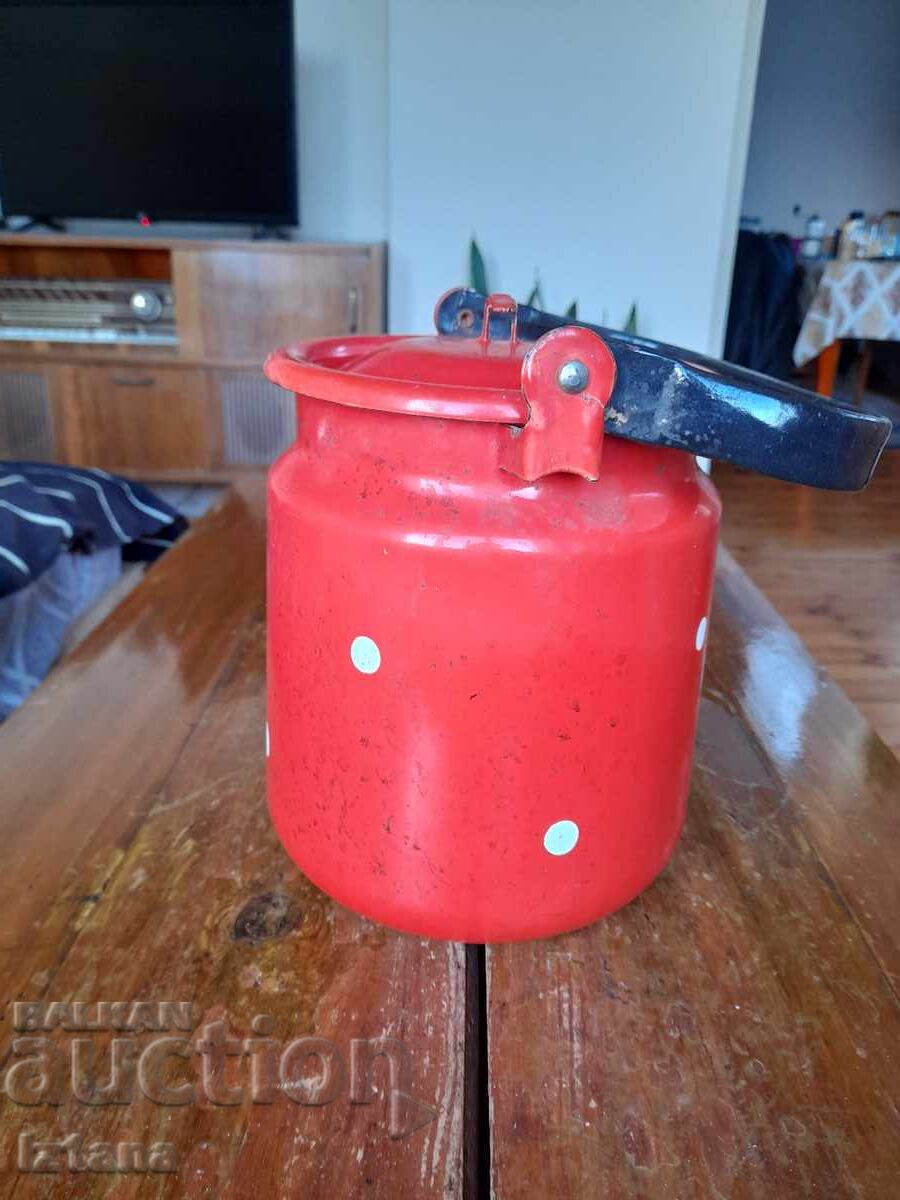 Ceainic vechi emailat cu preț 37.00 BGN | € 18.92