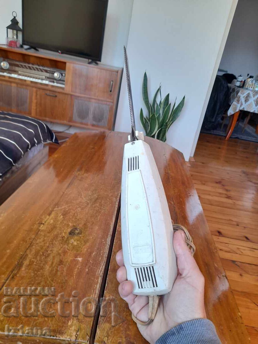 Old Straume electric knife with price 55.00 BGN | € 28.12 Old Straume electric knife with price 55.00 BGN | € 28.12