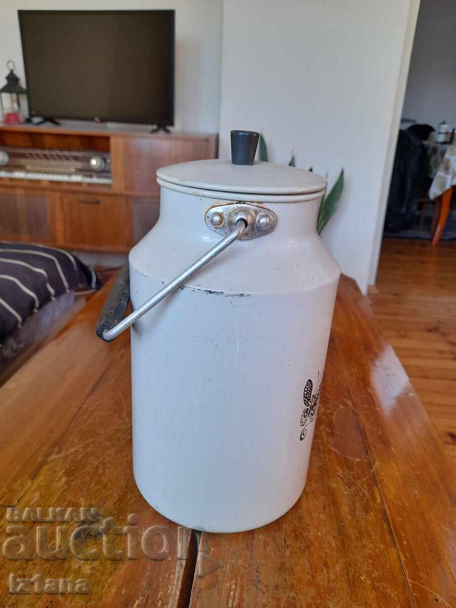 Old aluminum saucepan with price 37.00 BGN | € 18.92 Old aluminum saucepan with price 37.00 BGN | € 18.92