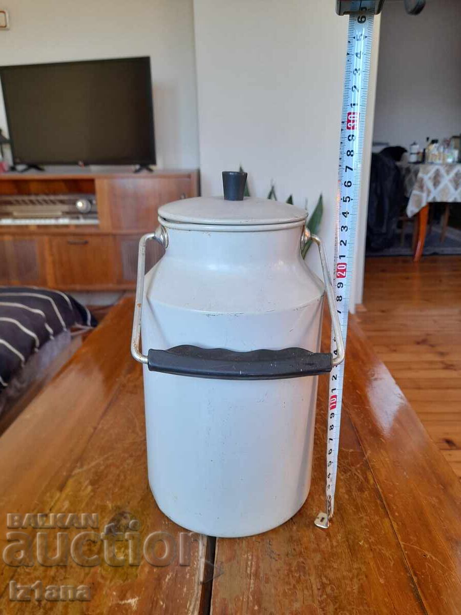 Auction Old aluminum saucepan Auction Old aluminum saucepan