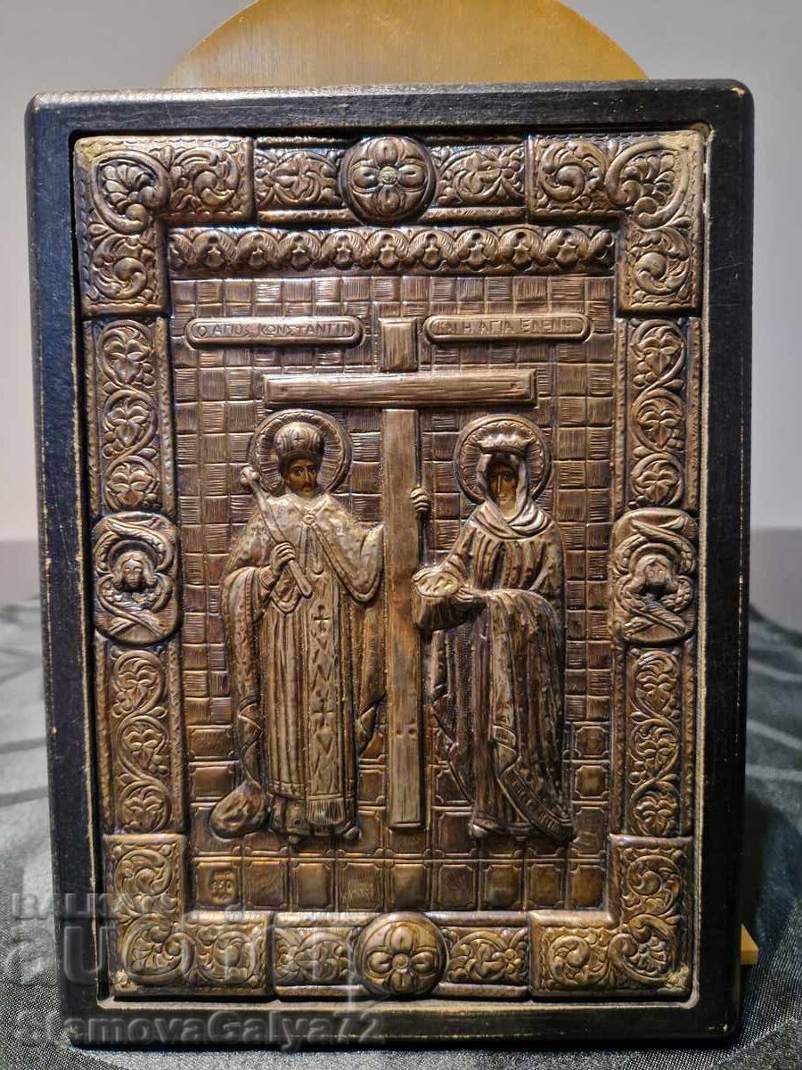 Frumoasa icoana antica din argint a Sfintilor Constantin si Elena cu preț 166.00 BGN | € 84.87 Frumoasa icoana antica din argint a Sfintilor Constantin si Elena cu preț 166.00 BGN | € 84.87