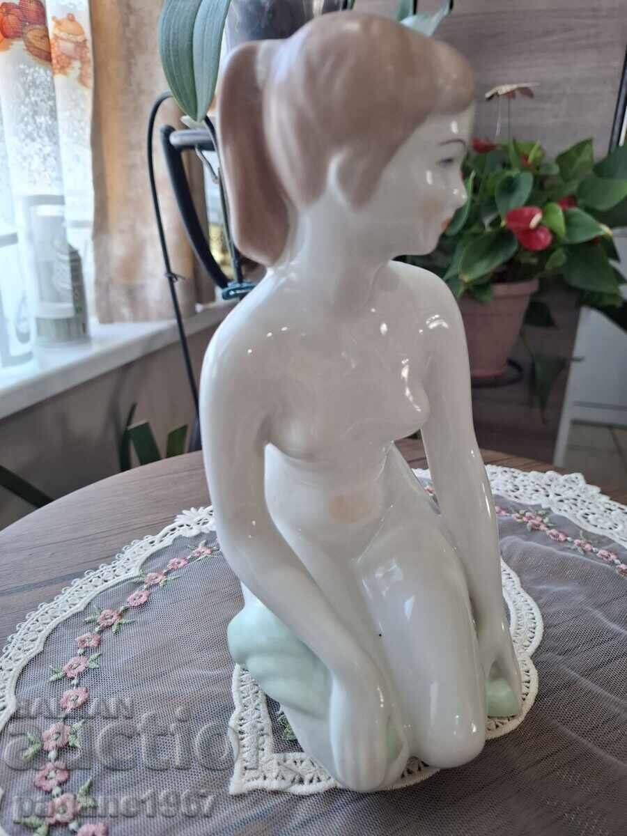 Δημοπρασία Ουγγρικό άγαλμα από πορσελάνη