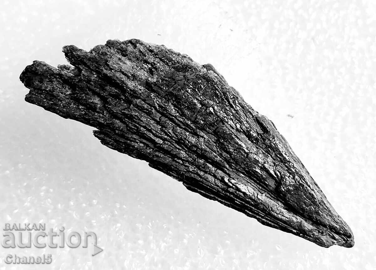 NATURAL BLACK TOURMALINE "INDIAN FEATHER" - 17.80 ct (764) with price 19.90 BGN | € 10.17 NATURAL BLACK TOURMALINE "INDIAN FEATHER" - 17.80 ct (764) with price 19.90 BGN | € 10.17