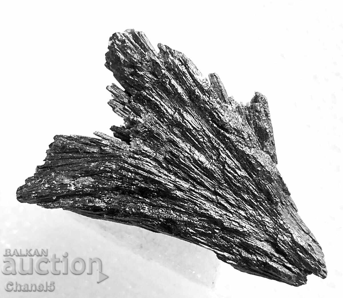 Auction NATURAL BLACK TOURMALINE "INDIAN FEATHER" - 18.80 ct (766) Auction NATURAL BLACK TOURMALINE "INDIAN FEATHER" - 18.80 ct (766)