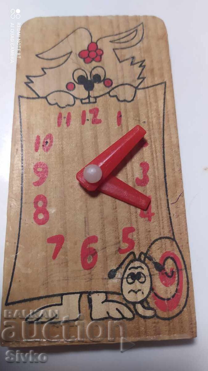 Children's clock for learning to tell the time