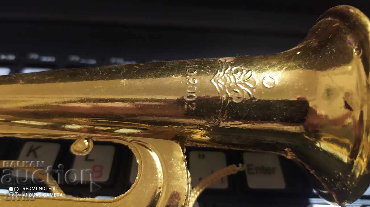 Delivery of Toy trumpet Delivery of Toy trumpet