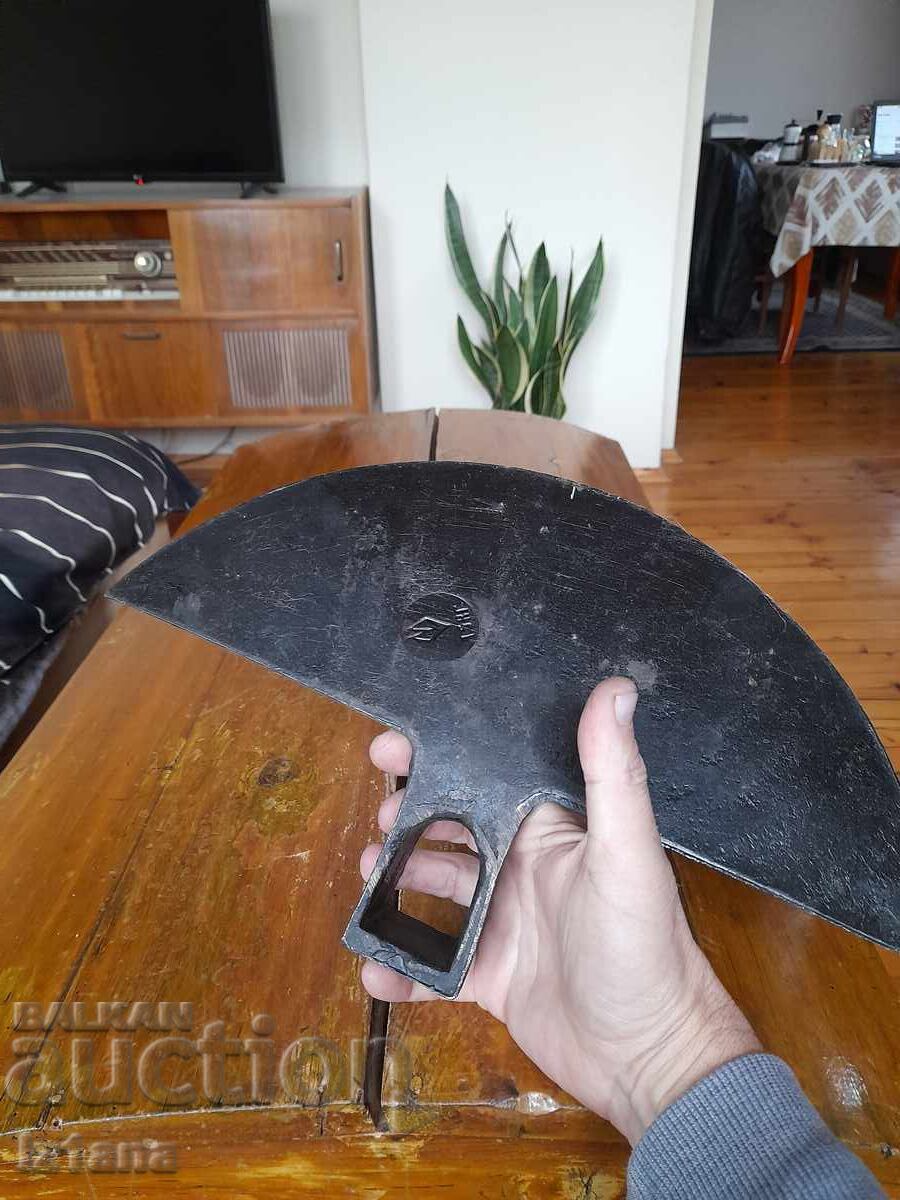 An old hoe with price 32.00 BGN | € 16.36 An old hoe with price 32.00 BGN | € 16.36