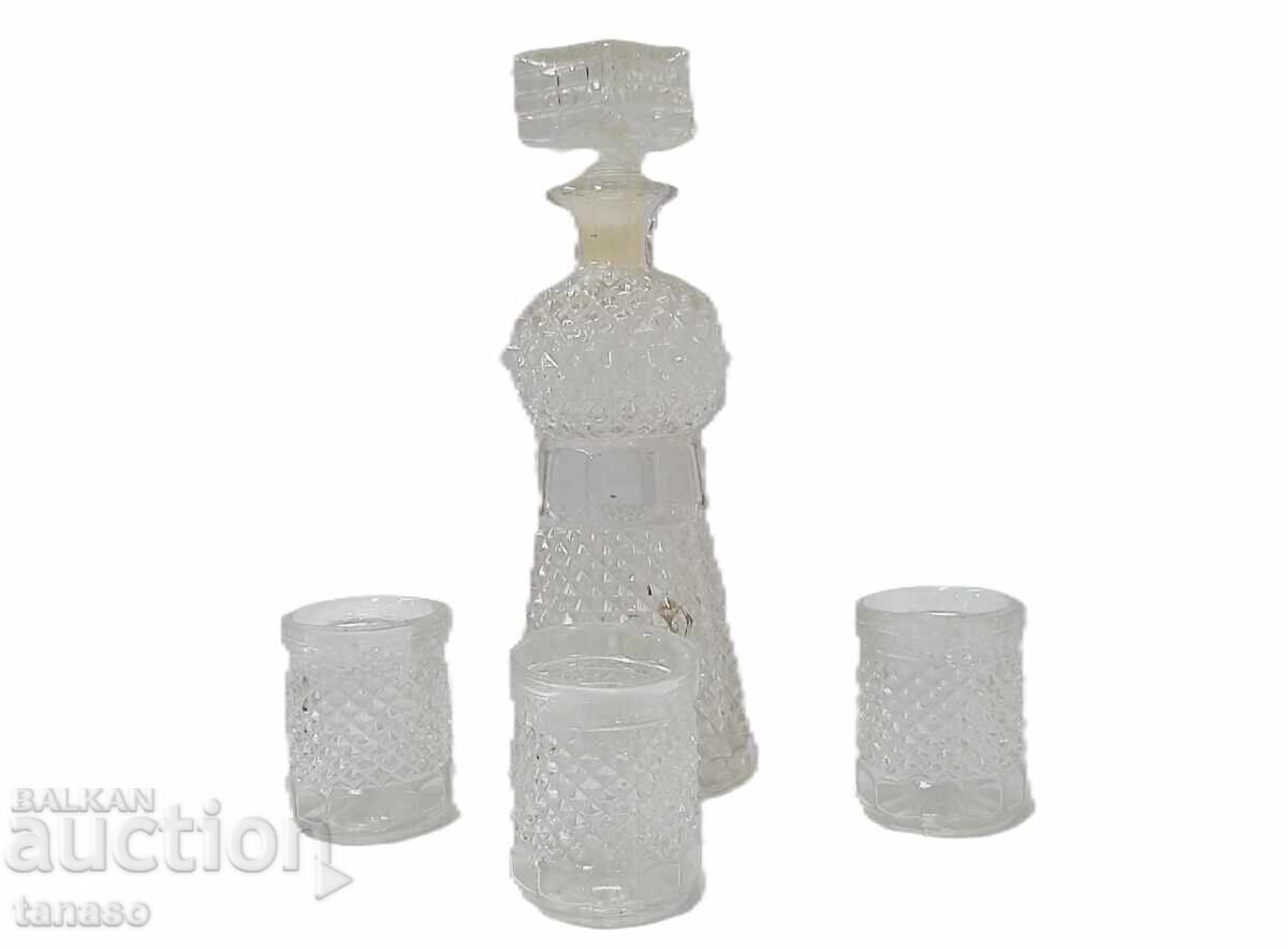 Γυάλινη καράφα με 3 φλιτζάνια (2,2) με τιμή 25.00 BGN | € 12.78