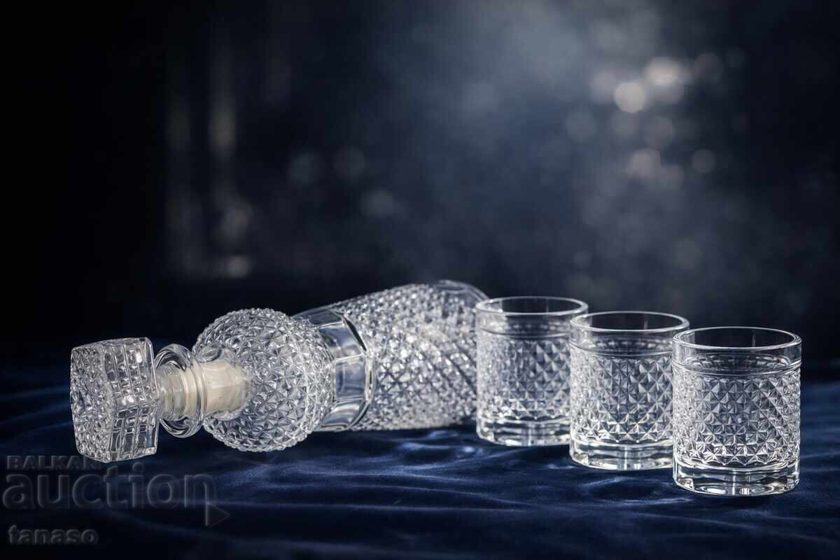 Γυάλινη καράφα με 3 φλιτζάνια (2,2) με τιμή € 29.00 | 56.72 BGN
