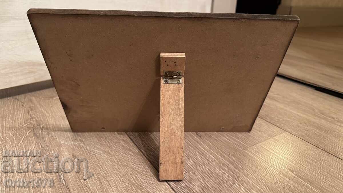 Delivery of Vintage cookbook stand. Delivery of Vintage cookbook stand.