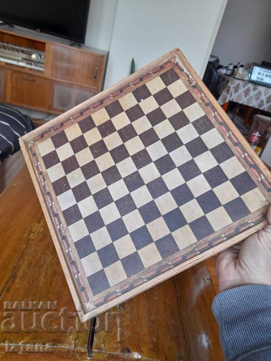 Ένα παλιό παιδικό παιχνίδι με τιμή 100.00 BGN | € 51.13