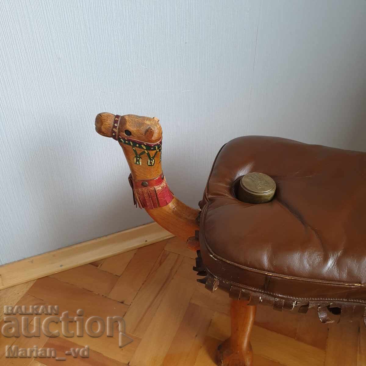 Scaun egiptean vechi de cămilă cu preț 250.00 BGN | € 127.82