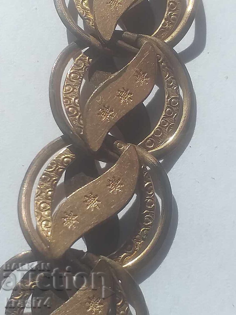 Colier placat cu aur vechi cu preț 50.00 BGN | € 25.56 Colier placat cu aur vechi cu preț 50.00 BGN | € 25.56