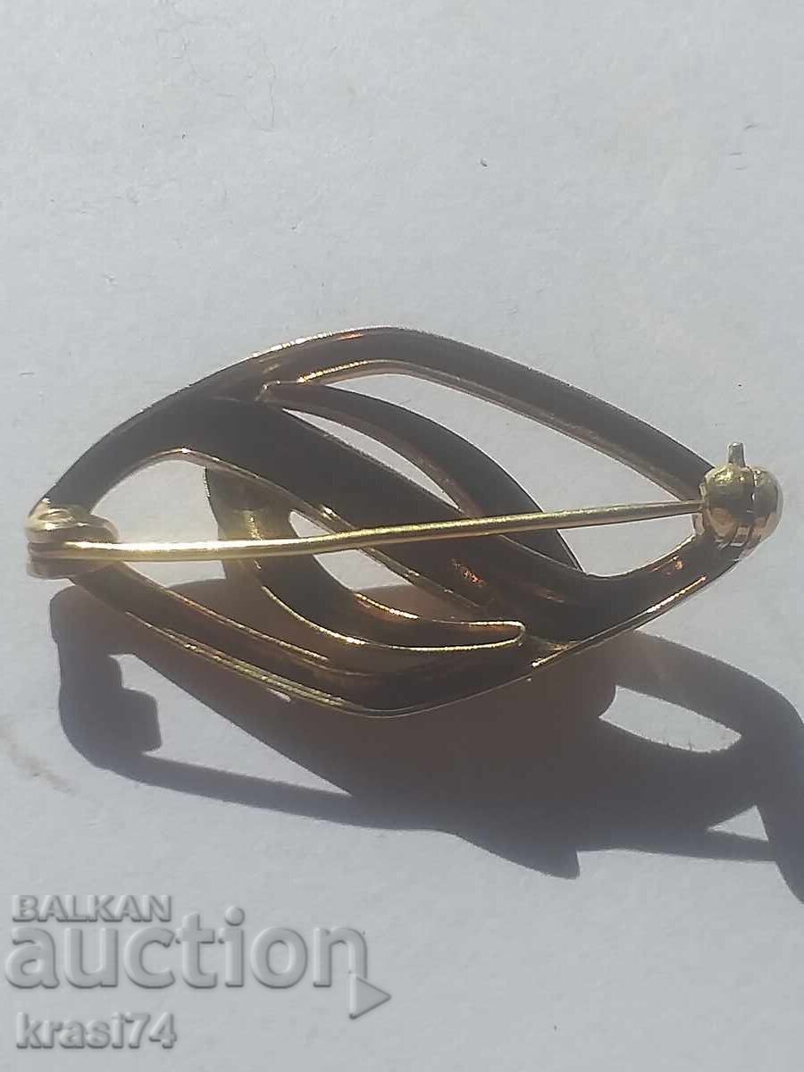 Old gilded brooch with price 25.00 BGN | € 12.78 Old gilded brooch with price 25.00 BGN | € 12.78