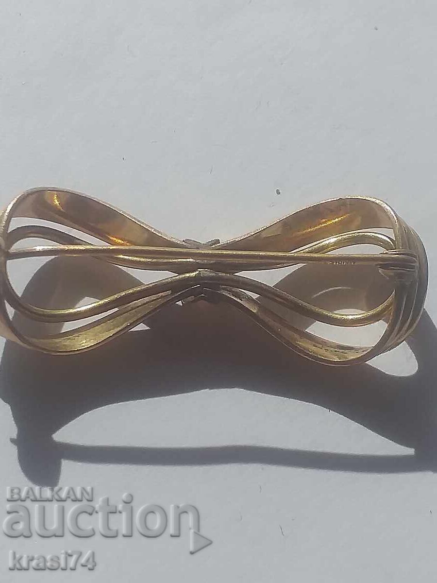 Old gilded brooch with price 25.00 BGN | € 12.78 Old gilded brooch with price 25.00 BGN | € 12.78