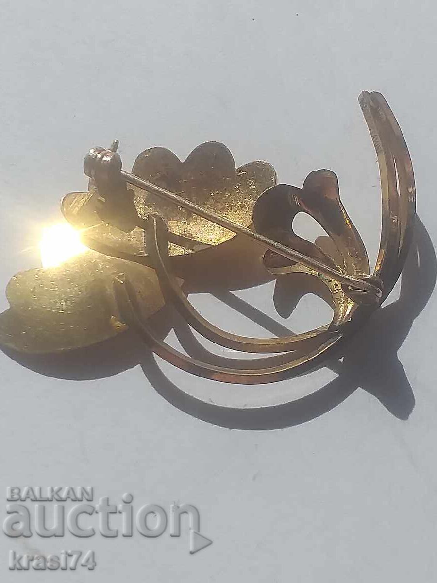 Old gilded brooch with price 20.00 BGN | € 10.23 Old gilded brooch with price 20.00 BGN | € 10.23