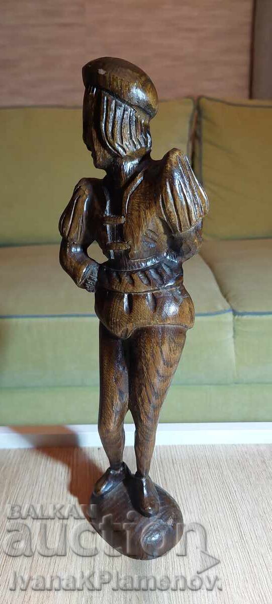 Auction  Woodcarving for connoisseurs, height 33cm