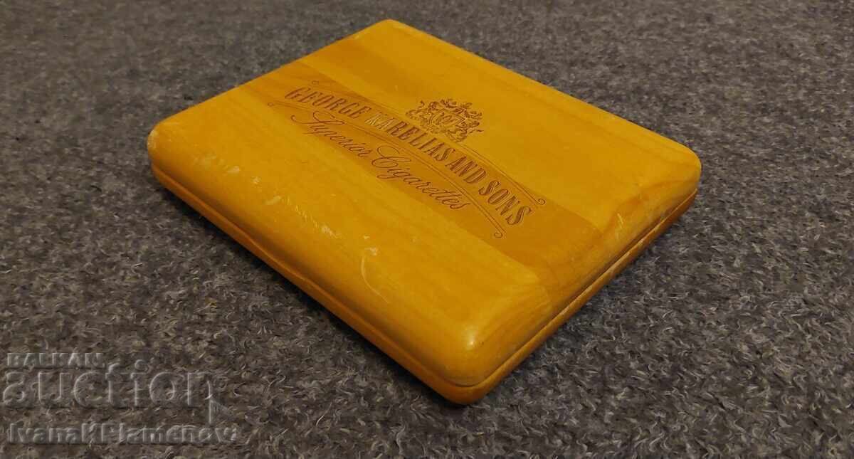 Licitație Cutie din lemn pentru cunoscători